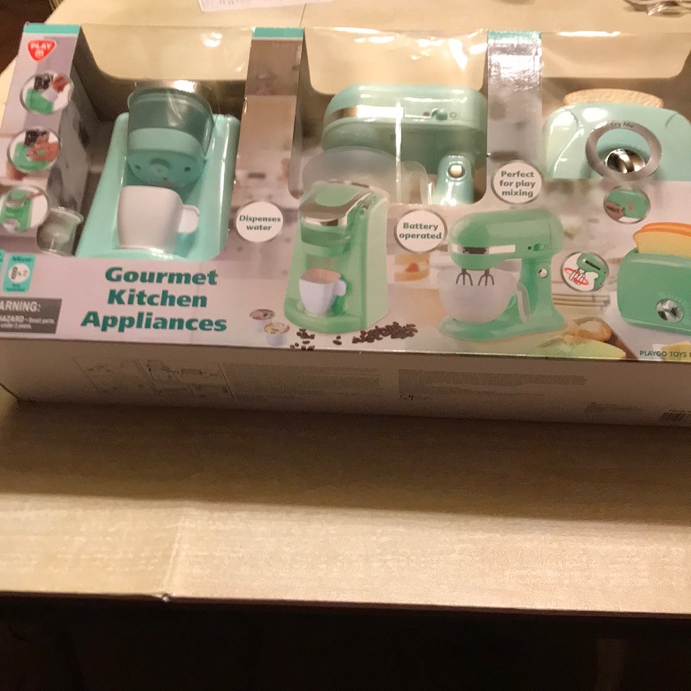 NEW IN BOX TOY APPLIANCES